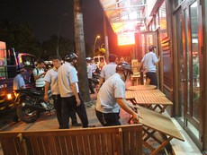 Clip: Quận 3 dọn dẹp vỉa hè đường Trường Sa, Hoàng Sa