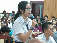 'Bạn em bị chửi vì mang giày hàng hiệu nhái'