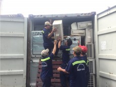 Khám xét container khai báo rổ nhựa nhưng nhập hàng cấm