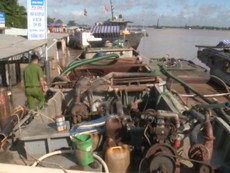 Bắt 4 phương tiện khai thác cát sông trái phép