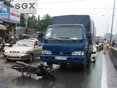 Xe máy chạy trái làn gây tai nạn trên QL 1K