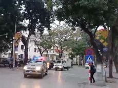 Xe chở ông Thăng và đồng phạm đến tòa nghe tuyên án
