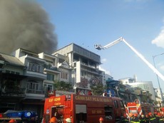 Clip cháy lớn ở trung tâm Sài Gòn