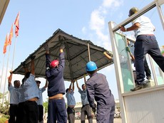 Clip: Quận 1 tháo dỡ vọng gác của công an