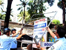 Clip:Phó Chủ tịch quận 3 dọn dẹp hàng rong ở Hồ Con Rùa