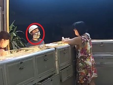 Camera ghi lại toàn bộ vụ cướp tiệm vàng tại Bình Dương
