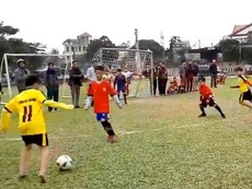 Clip: Cậu bé ở Hà Tĩnh đi bóng vi diệu như Messi