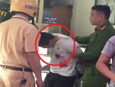 Clip: Công an bắt nghi can cướp tiệm vàng ở Hà Nội