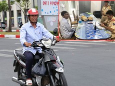 Gặp người được CSGT quận 1 tặng tiền mua xe máy