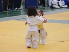 Clip trận đấu Judo của 2 bé gái siêu dễ thương