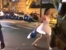 Clip: Cô gái vừa đổ rác vừa múa ba lê
