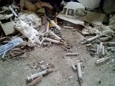 Clip hoảng hồn kim tiêm dính đầy máu trong biệt thự tiền tỉ bỏ hoang