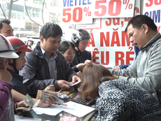 Chi chục triệu nạp thẻ trước hạn cấm khuyến mãi 50%