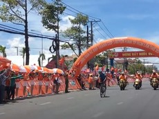 Tay đua Nguyễn Hoàng Sang lần đầu bước lên bục chiến thắng