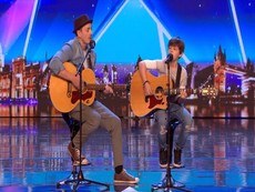 Cậu bé 12 tuổi cùng cha nhận nút vàng tại Britain's Got Talent