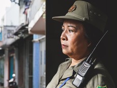 Má Chung bảo vệ dân phố