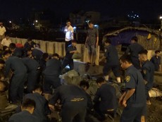 Trắng đêm khắc phục sự cố vỡ tường bao tại quận 8