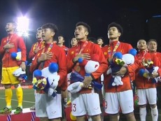 Video: U-22 Việt Nam rạng rỡ trên bục nhận HCV SEA Game 30