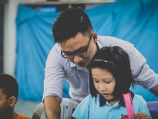 Chàng trai mở 'lớp học đặc biệt' giữa lòng thành phố