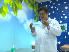 'Mục sở thị' bác sĩ rửa tay, đeo khẩu trang chống Corona