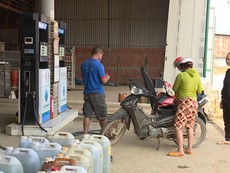 Nguy cơ cháy nổ từ việc mua xăng dầu tích trữ
