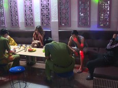 Mở cửa bất chấp lệnh cấm, quán karaoke bị phạt 7,5 triệu đồng