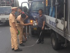 Tai nạn ô tô liên hoàn trên xa lộ Hà Nội