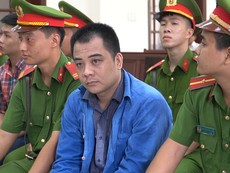 Video: Tòa xét xử nhóm Giang '36' vây xe cảnh sát ở Đồng Nai