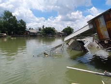 Cần Thơ: Sạt lở sông Trà Nóc ảnh hưởng 13 căn nhà