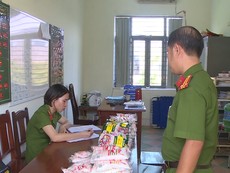 Phát hiện cơ sở sản xuất hơn 1.200 gói bột nêm giả ở Đà Nẵng