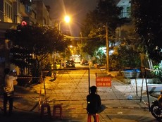Video: Phong tỏa 40 hộ dân ở đường số 10, quận Thủ Đức