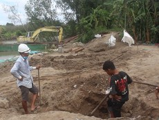 Sạt lở 150m lộ và đê bao do tháo dỡ đập tạm ngăn mặn