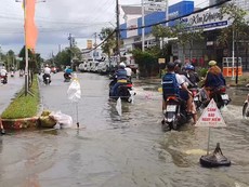 Đường phố Cà Mau tan hoang trong trận lụt lịch sử