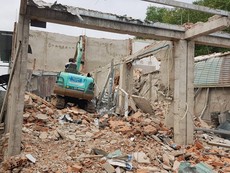 Video: Nhà Bè xử lý cán bộ liên quan thị trường nhà trái phép