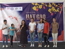 Video: Nghệ sĩ mang Tết đến với trẻ bị ảnh hưởng bởi HIV/AIDS