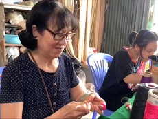 Video: 13 năm dạy nghề miễn phí cho người khuyết tật