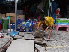 Video: Báo động tình trạng mất nắp cống thoát nước ở TP.HCM