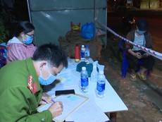 Video: Phát hiện người trốn trong thùng xe tải vượt chốt kiểm dịch