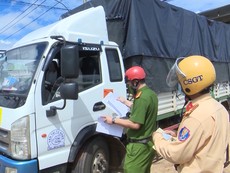 Video: Xử lý nghiêm các xe ‘luồng xanh’ vi phạm