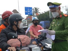 Video: Nhiều phương tiện phải quay đầu không được vào TP.HCM