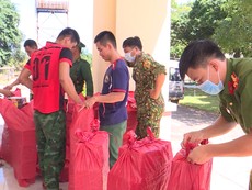 Video: Bắt giữ 2 đối tượng vận chuyển 950 kg pháo lậu
