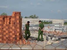Vụ sập tường ở Đồng Nai: Công an tạm giữ hình sự 3 người