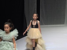 Hơn 350 mẫu nhí trên sàn diễn Vietnam Junior Fashion Week