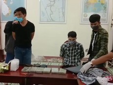 Bắt quả tang 2 người vận chuyển trái phép 6 bánh heroin