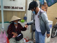 30 năm chia sẻ nỗi khó khăn với người già