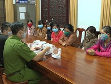 Đắk Lắk: Bắt quả tang nhóm phụ nữ tụ tập đánh bạc