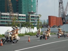Hút hồn trước ‘tay lái lụa’ của đội nữ CSGT dẫn đoàn