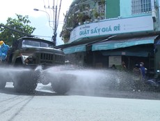 Khử khuẩn 2 khu chợ có 3 tiểu thương nghi mắc COVID-19