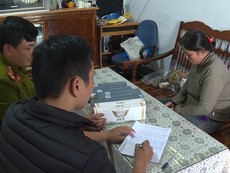 Video: Bắt đối tượng tàng trữ 1.700 bao thuốc lá lậu