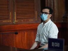 Video: Nam tiếp viên làm lây lan COVID-19 hầu toà